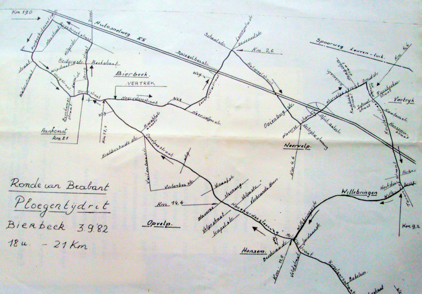 19820903-wegwijzer-ploegentijdrit-ronde-vB.JPG - 179,16 kB