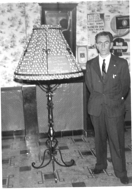 Pol-Robijns-lampekap-1963.jpg - 215,27 kB
