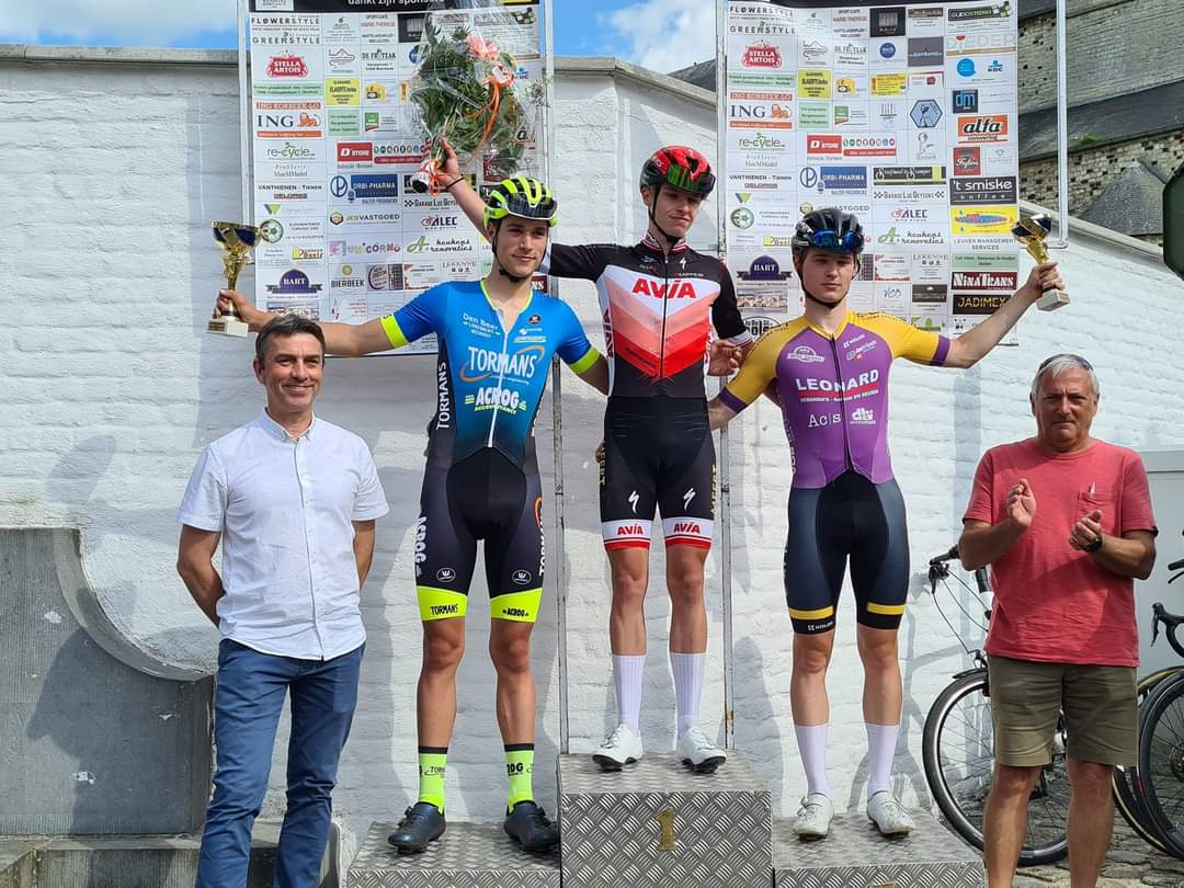 zondag-12-juni-J-podium.jpg.png - 1,43 MB